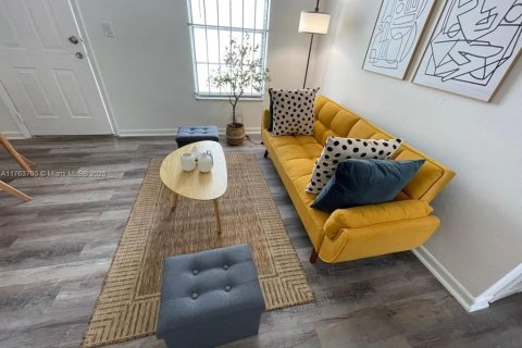 House in Miami, Florida 2 bedrooms, 76.18 sq.m. № 1936908 - photo 6