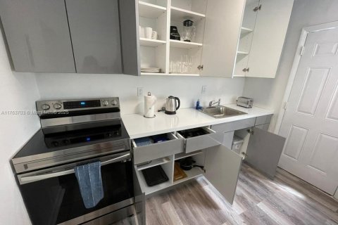 House in Miami, Florida 2 bedrooms, 76.18 sq.m. № 1936908 - photo 26