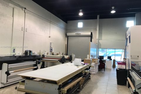 Immobilier commercial à vendre à Miami, Floride № 2004612 - photo 2