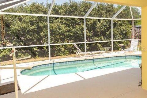 Casa en venta en Port Charlotte, Florida, 3 dormitorios, 174.84 m2 № 1905633 - foto 25