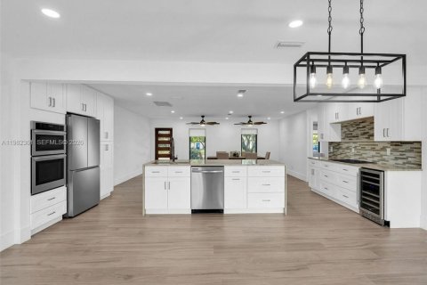 House in Pembroke Pines, Florida 4 bedrooms, 201.51 sq.m. № 2049700 - photo 28