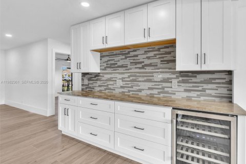 House in Pembroke Pines, Florida 4 bedrooms, 201.51 sq.m. № 2049700 - photo 21