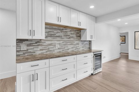 House in Pembroke Pines, Florida 4 bedrooms, 201.51 sq.m. № 2049700 - photo 22