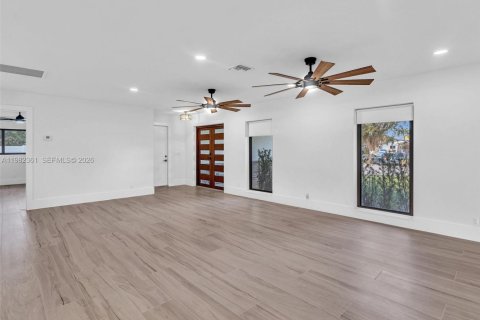 House in Pembroke Pines, Florida 4 bedrooms, 201.51 sq.m. № 2049700 - photo 9