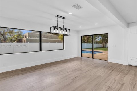 House in Pembroke Pines, Florida 4 bedrooms, 201.51 sq.m. № 2049700 - photo 23