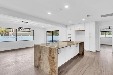 House in Pembroke Pines, Florida 4 bedrooms, 201.51 sq.m. № 2049700 - photo 16