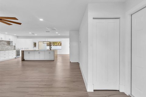 House in Pembroke Pines, Florida 4 bedrooms, 201.51 sq.m. № 2049700 - photo 3