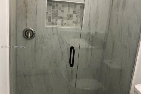 Propiedad comercial en venta en Lehigh Acres, Florida № 2022356 - foto 14