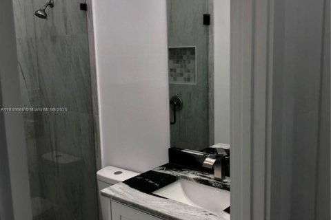 Propiedad comercial en venta en Lehigh Acres, Florida № 2022356 - foto 13