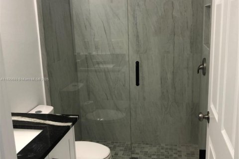 Propiedad comercial en venta en Lehigh Acres, Florida № 2022356 - foto 10