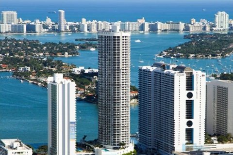 Condominio en Miami, Florida, 1 dormitorio № 2090531