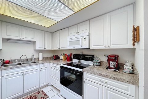 Condo in Bradenton, Florida, 2 bedrooms  № 1530351 - photo 19