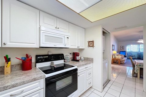 Condo in Bradenton, Florida, 2 bedrooms  № 1530351 - photo 17