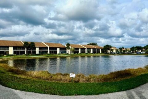 Condo in Lake Worth, Florida, 2 bedrooms  № 1045706 - photo 1