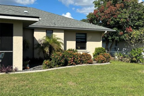 House in Port Charlotte, Florida 3 bedrooms, 135.64 sq.m. № 2433524 - photo 4