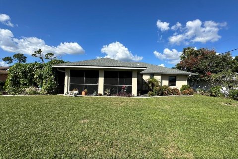 House in Port Charlotte, Florida 3 bedrooms, 135.64 sq.m. № 2433524 - photo 3