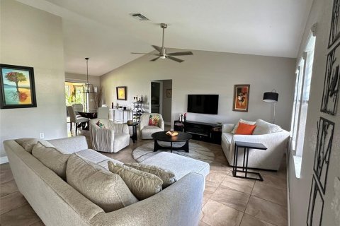 House in Port Charlotte, Florida 3 bedrooms, 135.64 sq.m. № 2433524 - photo 7