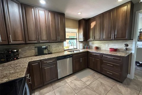 House in Port Charlotte, Florida 3 bedrooms, 135.64 sq.m. № 2433524 - photo 18