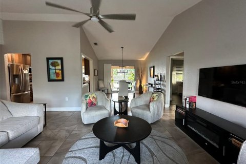 House in Port Charlotte, Florida 3 bedrooms, 135.64 sq.m. № 2433524 - photo 9