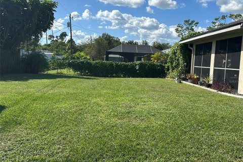 House in Port Charlotte, Florida 3 bedrooms, 135.64 sq.m. № 2433524 - photo 6
