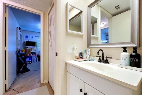 Condo in Oldsmar, Florida, 2 bedrooms № 2118977 - photo 16