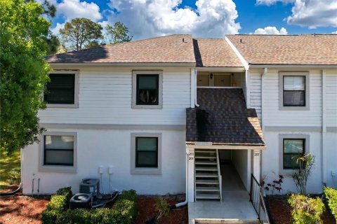 Condo in Oldsmar, Florida, 2 bedrooms № 2118977