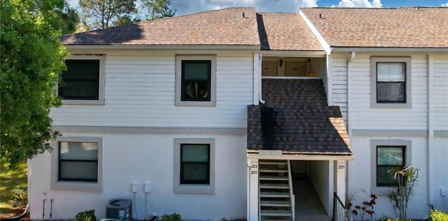 Condo in Oldsmar, Florida, 2 bedrooms № 2118977