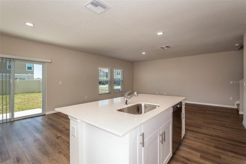 Villa ou maison à vendre à Zephyrhills, Floride: 4 chambres, 189.99 m2 № 2198106 - photo 9