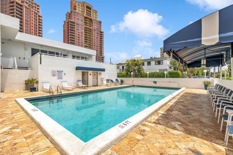 Condo in Fort Lauderdale, Florida, 1 bedroom № 2280787 - photo 21