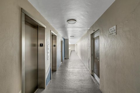Condo in Fort Lauderdale, Florida, 1 bedroom № 2280787 - photo 25