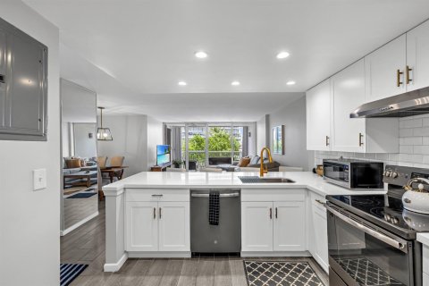 Condo in Fort Lauderdale, Florida, 1 bedroom № 2280787 - photo 6