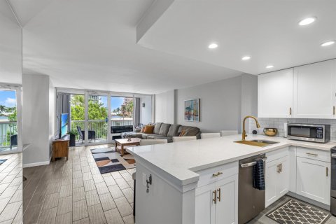 Condo in Fort Lauderdale, Florida, 1 bedroom № 2280787 - photo 4