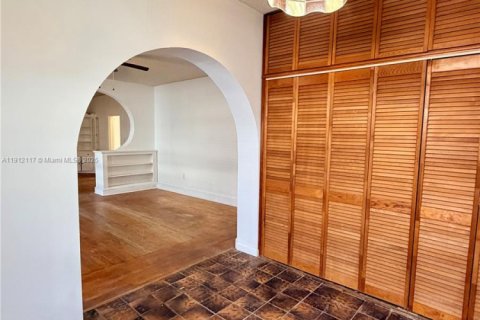 Casa en venta en Miami, Florida, 4 dormitorios, 201.32 m2 № 1968229 - foto 6