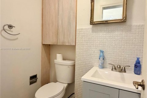 Casa en venta en Miami, Florida, 4 dormitorios, 201.32 m2 № 1968229 - foto 20