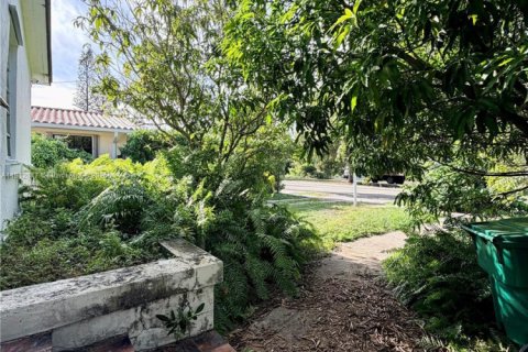 Casa en venta en Miami, Florida, 4 dormitorios, 201.32 m2 № 1968229 - foto 3