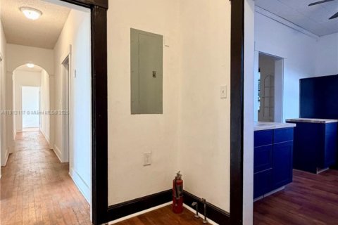 Casa en venta en Miami, Florida, 4 dormitorios, 201.32 m2 № 1968229 - foto 19