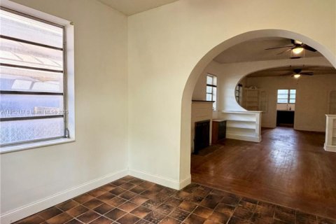 Casa en venta en Miami, Florida, 4 dormitorios, 201.32 m2 № 1968229 - foto 4