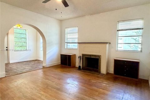 Casa en venta en Miami, Florida, 4 dormitorios, 201.32 m2 № 1968229 - foto 10