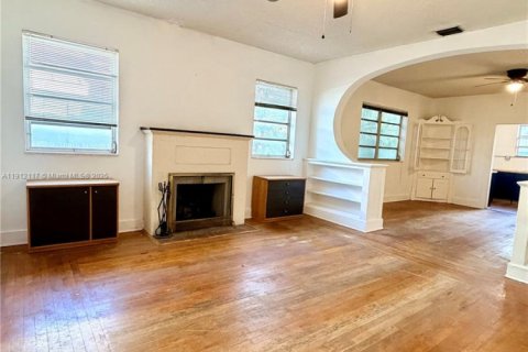 Casa en venta en Miami, Florida, 4 dormitorios, 201.32 m2 № 1968229 - foto 8