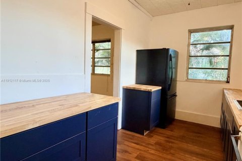 Casa en venta en Miami, Florida, 4 dormitorios, 201.32 m2 № 1968229 - foto 16