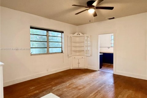 Casa en venta en Miami, Florida, 4 dormitorios, 201.32 m2 № 1968229 - foto 11