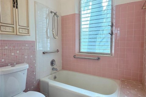 Casa en venta en Miami, Florida, 4 dormitorios, 201.32 m2 № 1968229 - foto 26