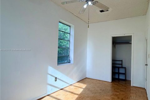 Casa en venta en Miami, Florida, 4 dormitorios, 201.32 m2 № 1968229 - foto 28