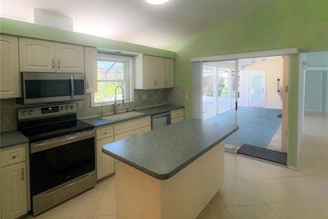 Villa ou maison à louer à Bradenton, Floride: 3 chambres, 167.04 m2 № 2429293 - photo 10