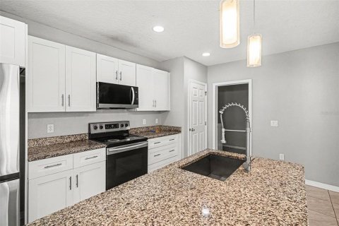 Villa ou maison à vendre à Kissimmee, Floride: 4 chambres, 176.89 m2 № 2102520 - photo 10