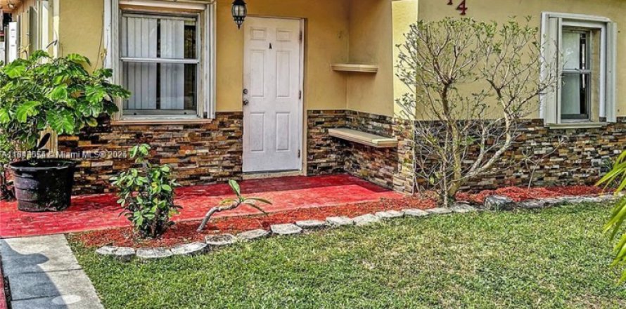 Villa ou maison à Hollywood, Floride 2 chambres, 79.99 m2 № 1836265