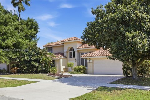 House in Boca Raton, Florida 4 bedrooms, 215.72 sq.m. № 2251135 - photo 2