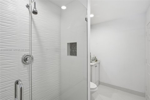 House in Boca Raton, Florida 4 bedrooms, 215.72 sq.m. № 2251135 - photo 28