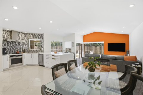 House in Boca Raton, Florida 4 bedrooms, 215.72 sq.m. № 2251135 - photo 10