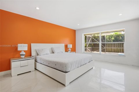 House in Boca Raton, Florida 4 bedrooms, 215.72 sq.m. № 2251135 - photo 18